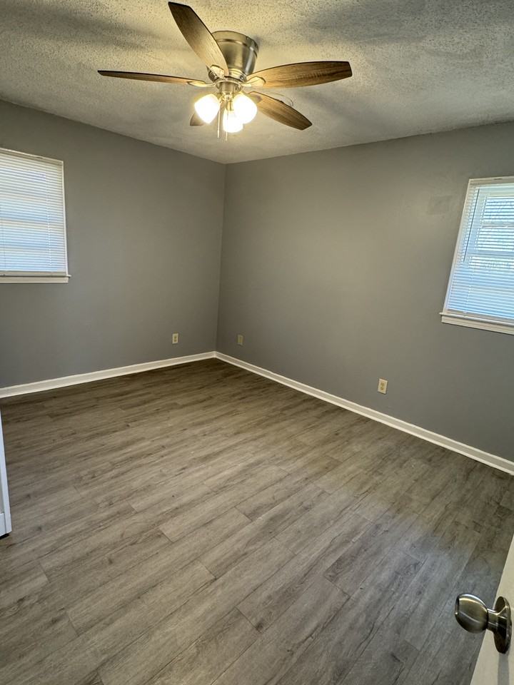 312 Upton Rd - Photo 3 of 12