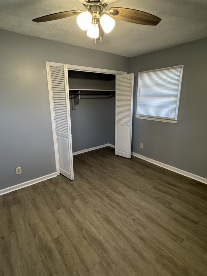312 Upton Rd - Photo 5 of 12
