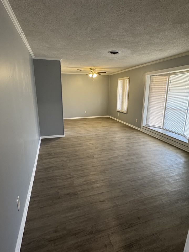 312 Upton Rd - Photo 6 of 12