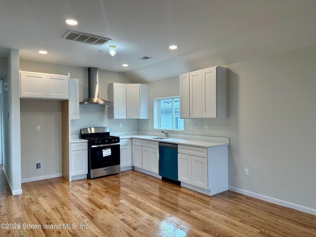 147 Vedder Ave - Photo 2 of 7