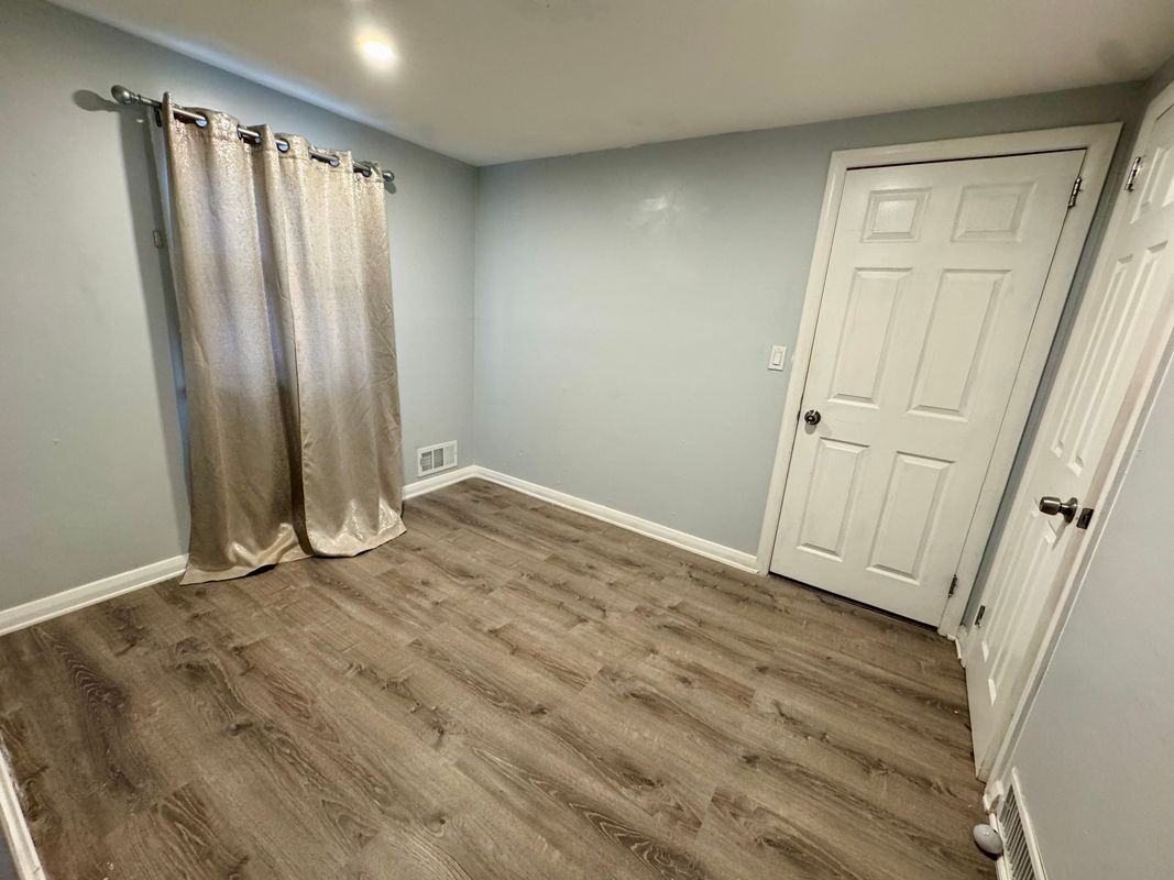 347 E 29th St - Photo 5 of 22