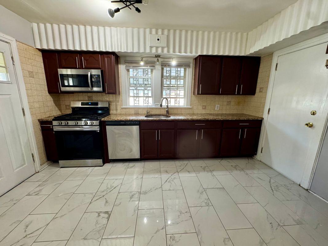 28 Lenox Ave - Photo 3 of 30