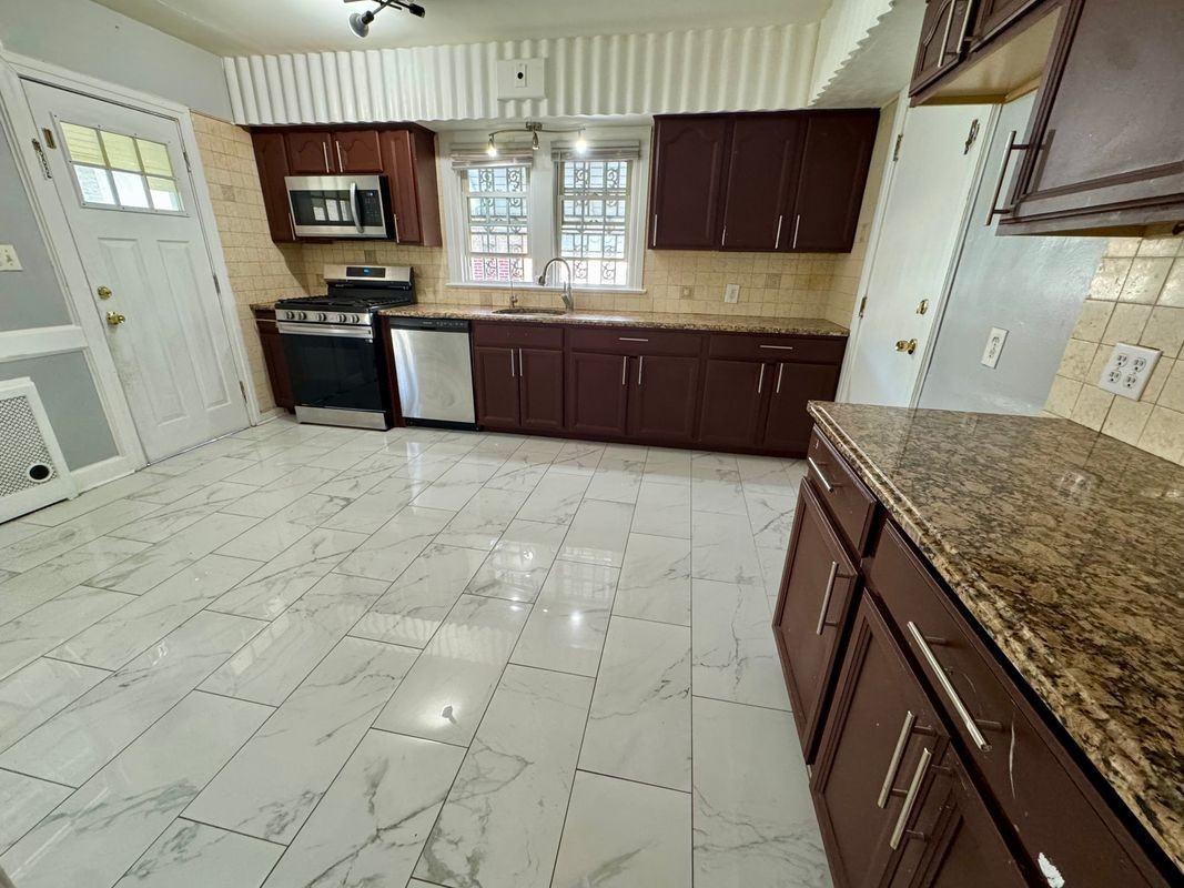 28 Lenox Ave - Photo 4 of 30