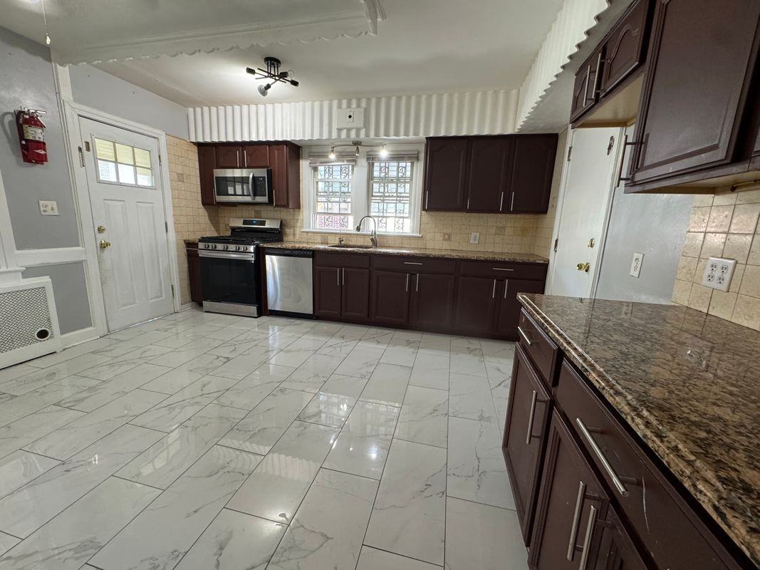 28 Lenox Ave - Photo 5 of 30