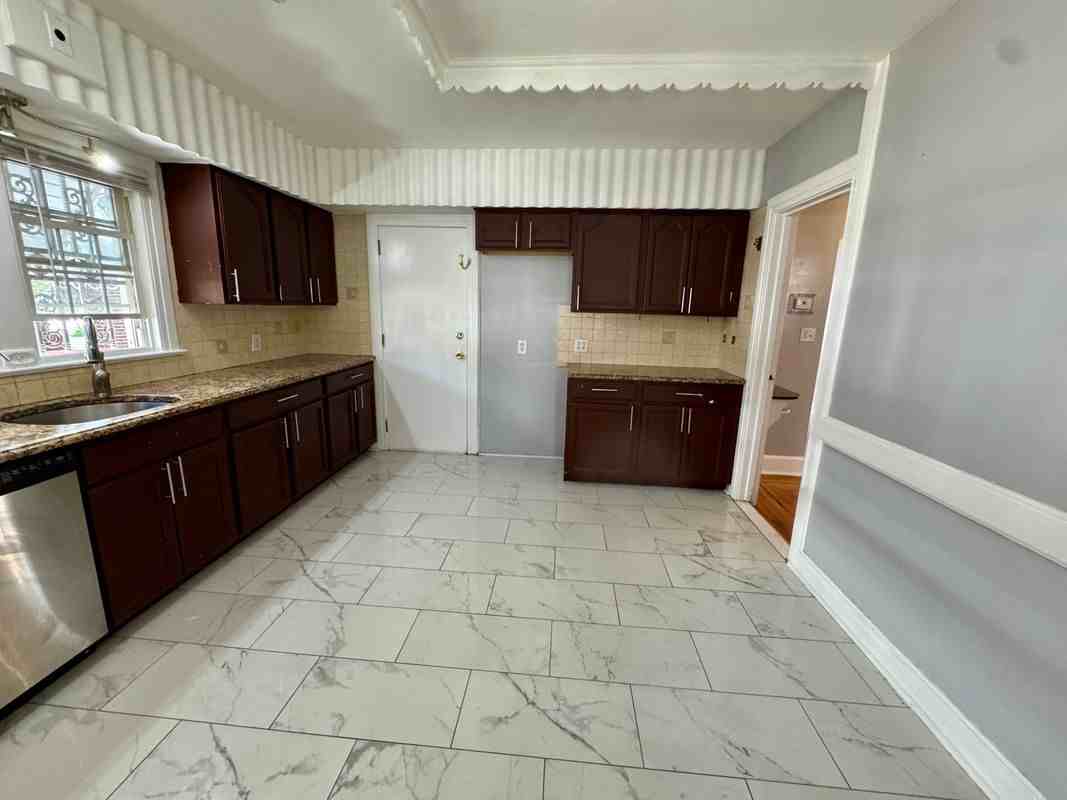 28 Lenox Ave - Photo 6 of 30