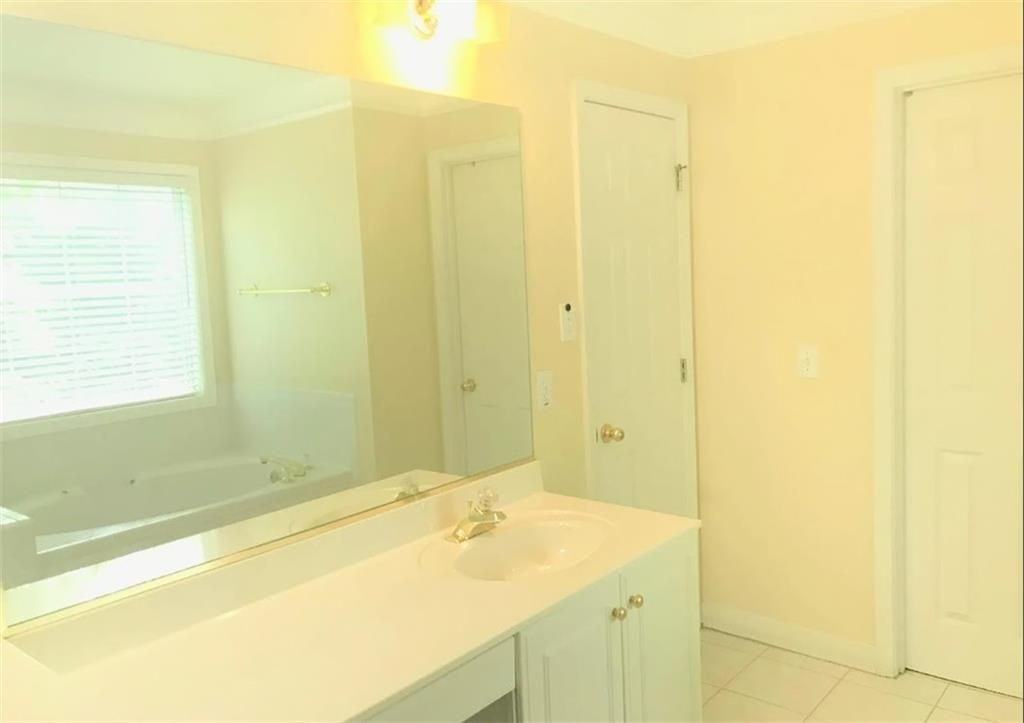 10070 Lauren Hall Ct - Photo 4 of 12
