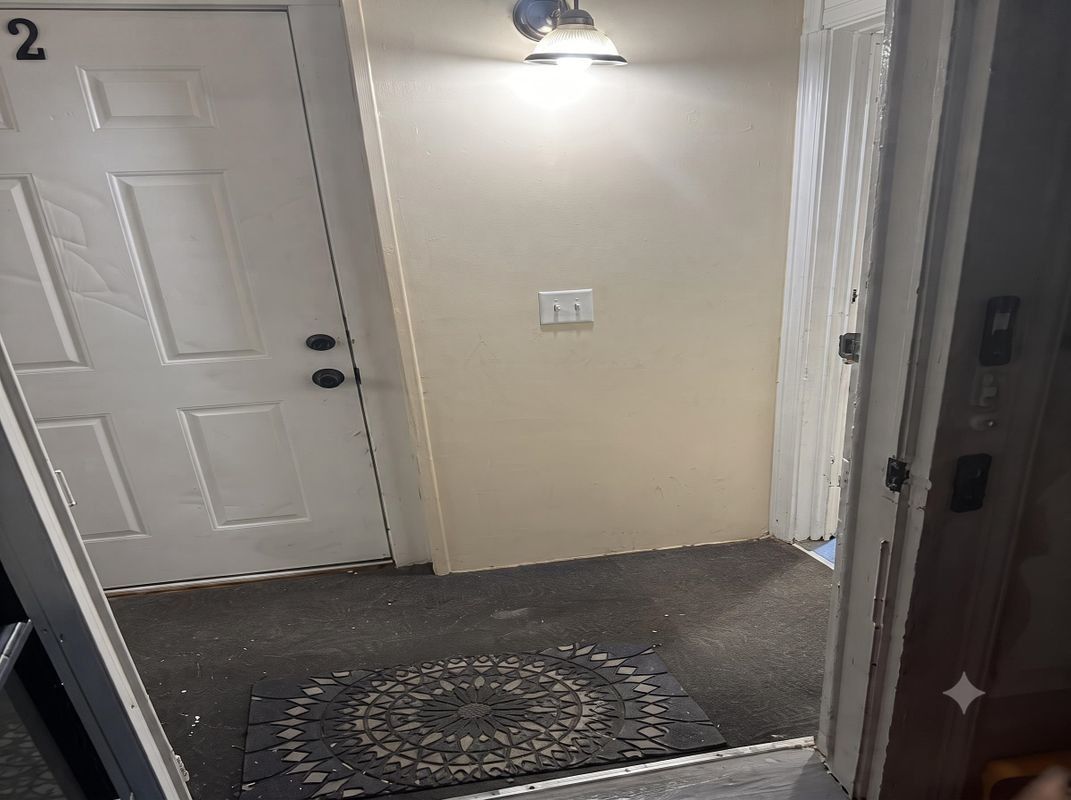 440 Laurel St - Photo 2 of 13