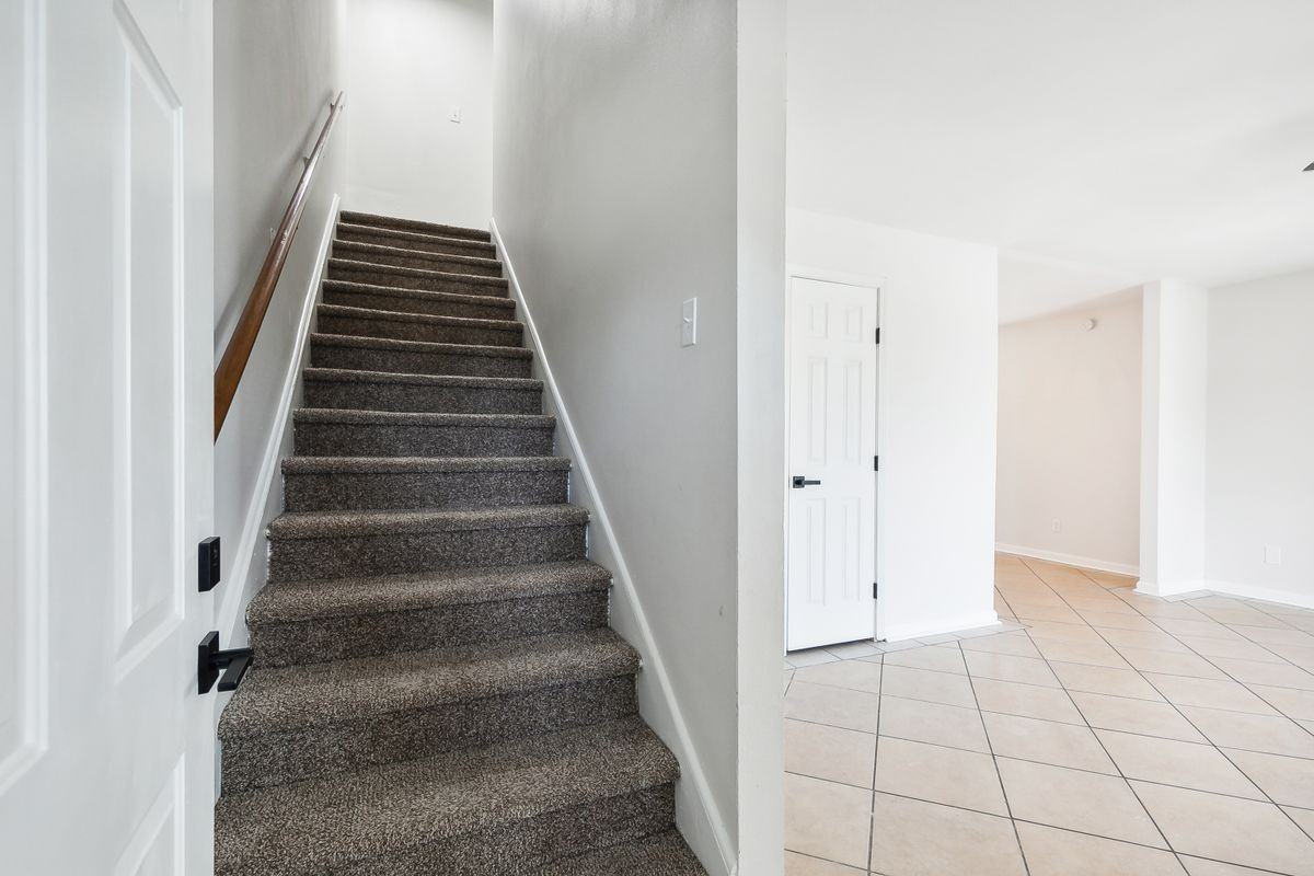 13300 Granville St - Photo 2 of 12