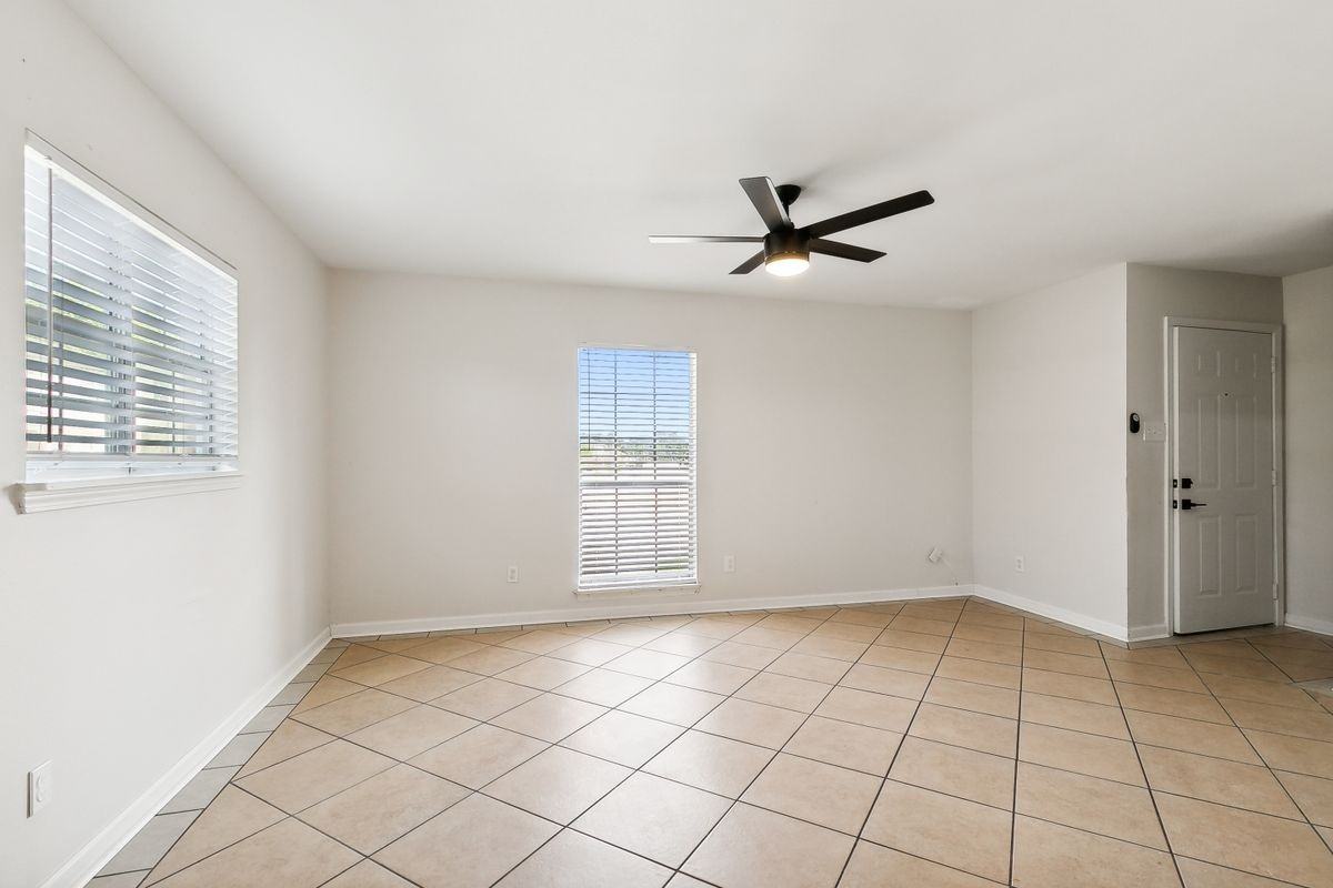 13300 Granville St - Photo 5 of 12