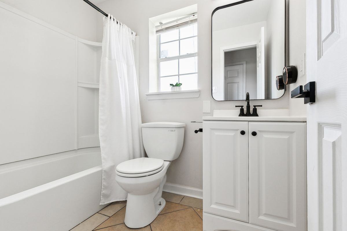 13300 Granville St - Photo 7 of 12