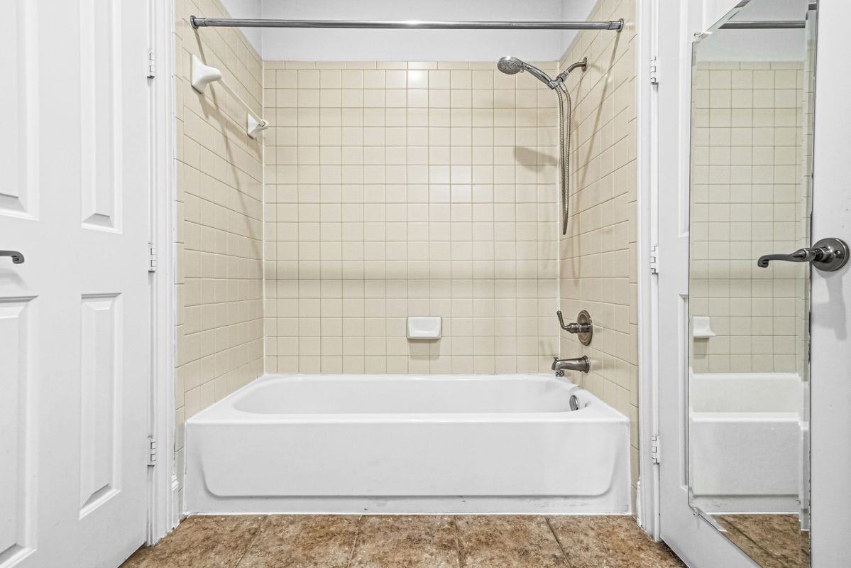 7134 Mapleridge St ##2e - Photo 5 of 29