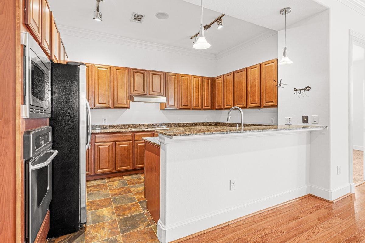 7134 Mapleridge St ##2e - Photo 6 of 29