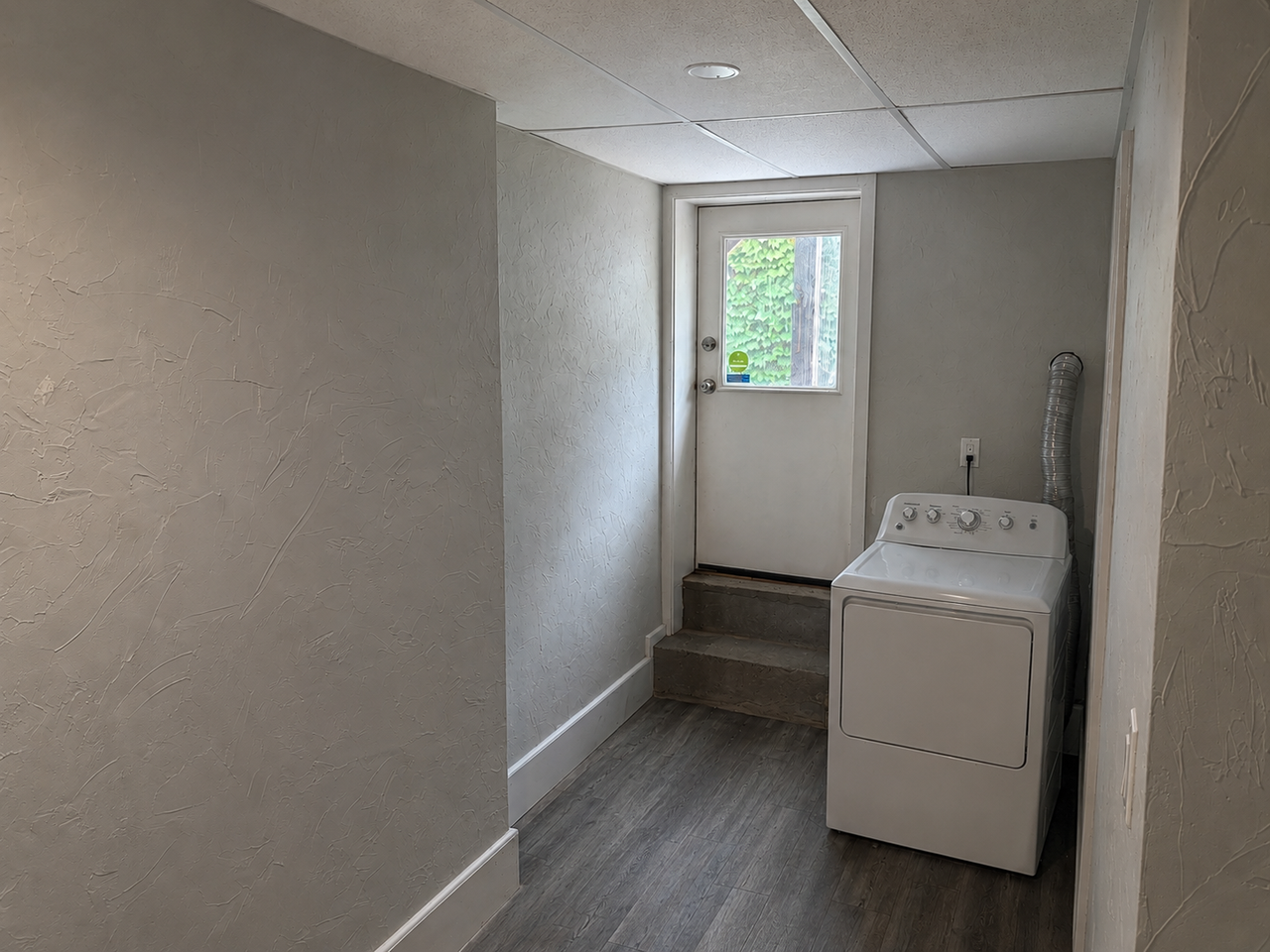 195 Maverick St #1 - Photo 3 of 18