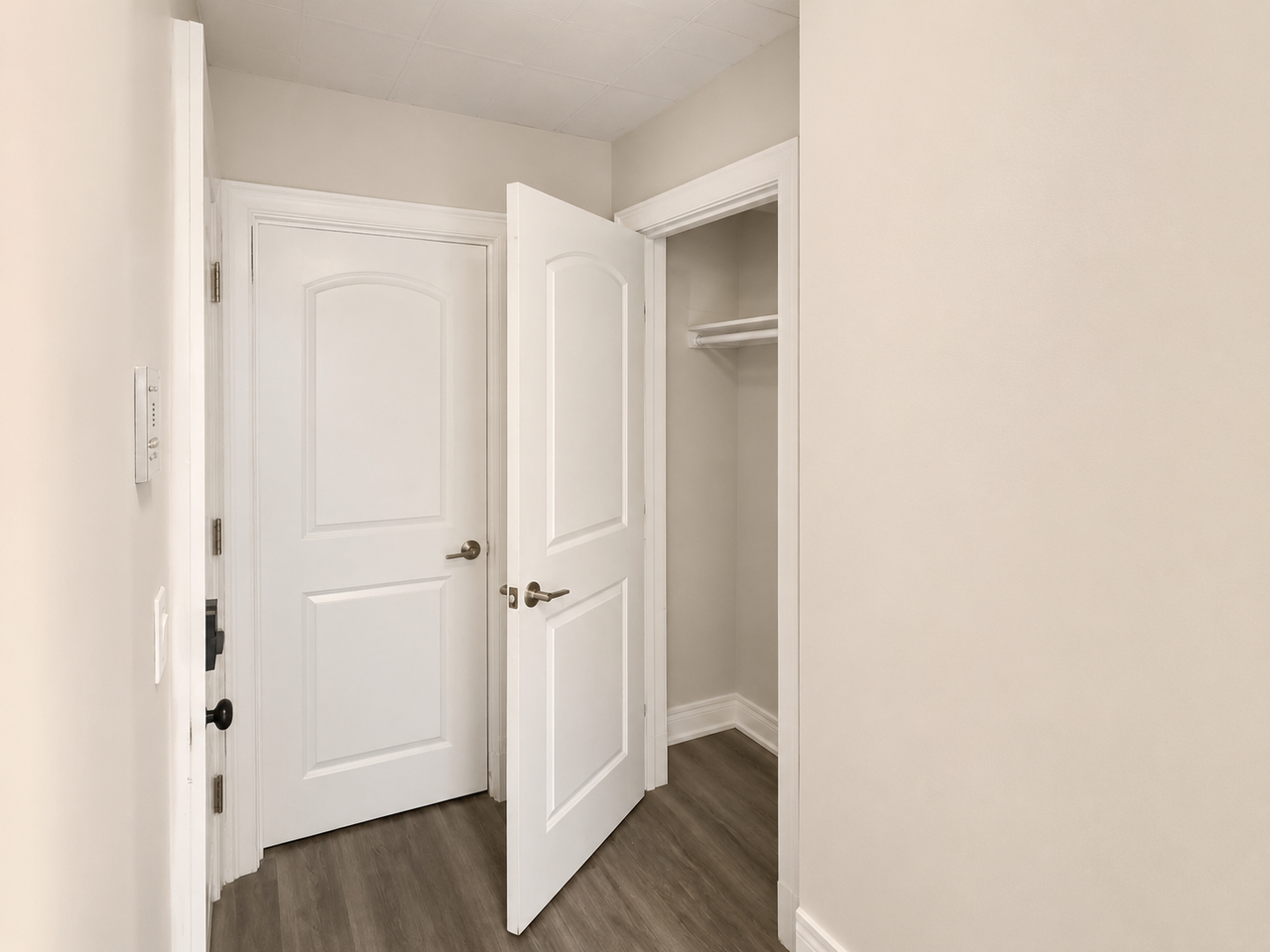 195 Maverick St #1 - Photo 5 of 18