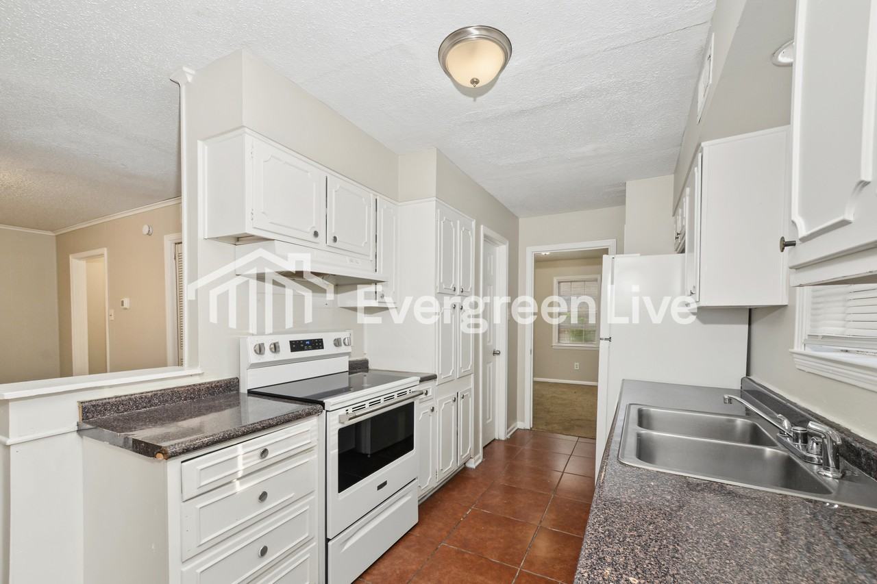 2965 Dothan St - Photo 5 of 15