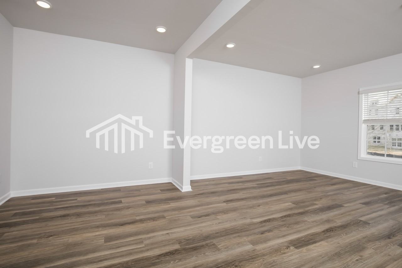 573 Hodge Rd - Photo 4 of 15
