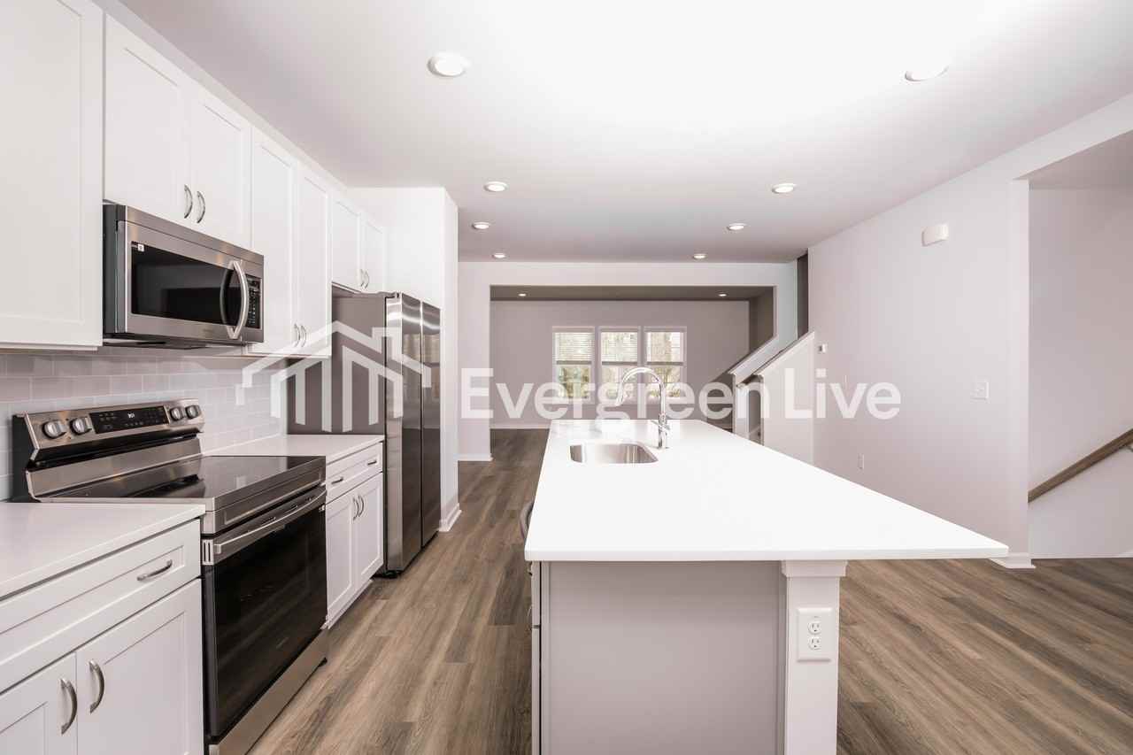 573 Hodge Rd - Photo 7 of 15