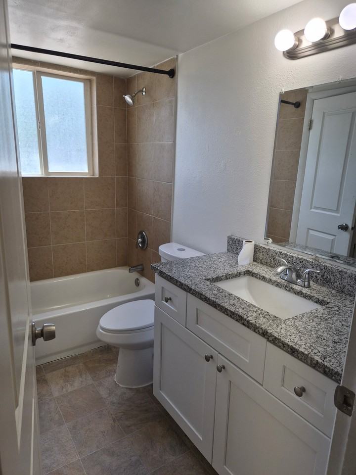 2736 S Adams St #27 - Photo 4 of 10