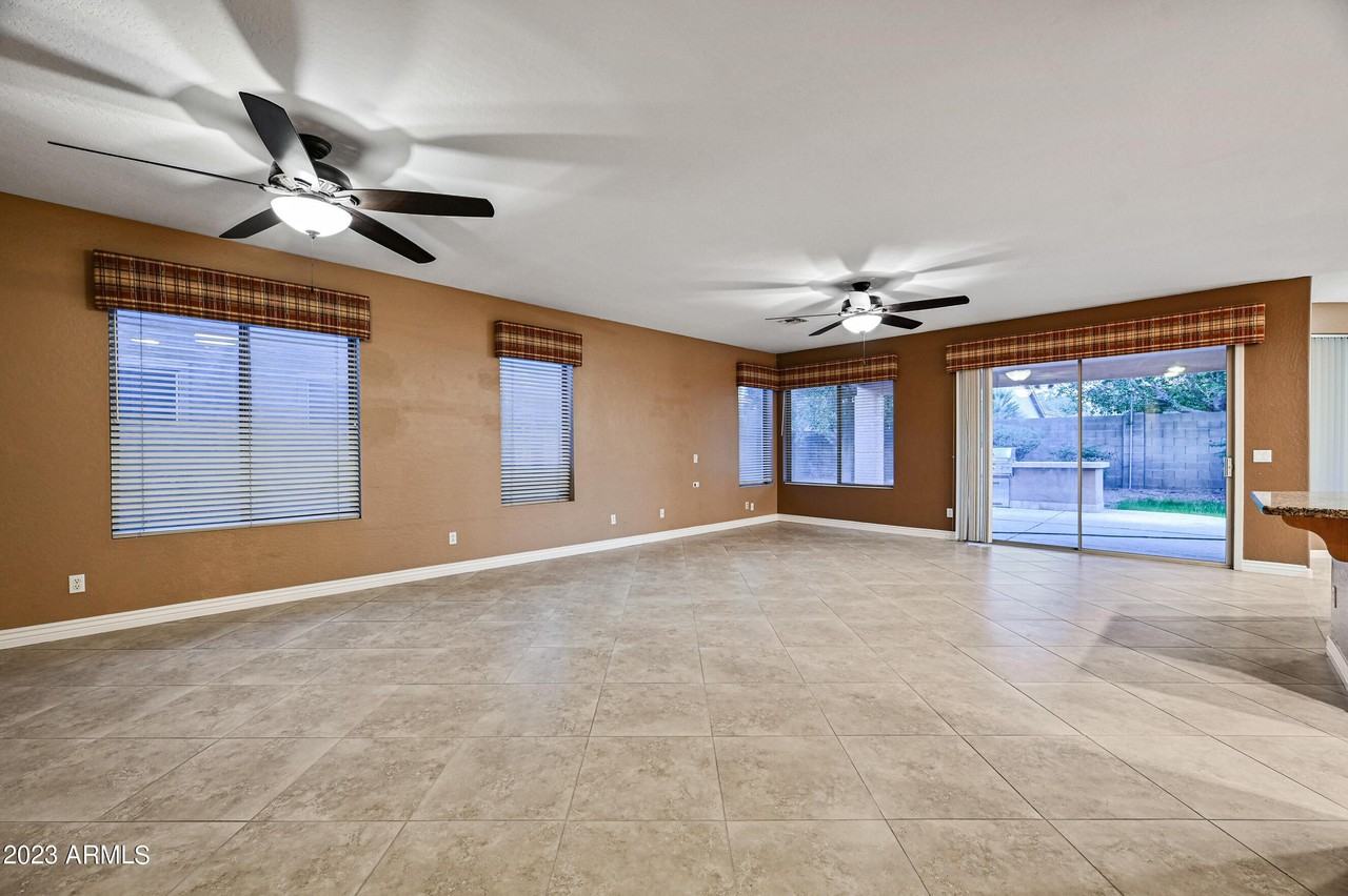 6780 W Amigo Dr - Photo 4 of 44