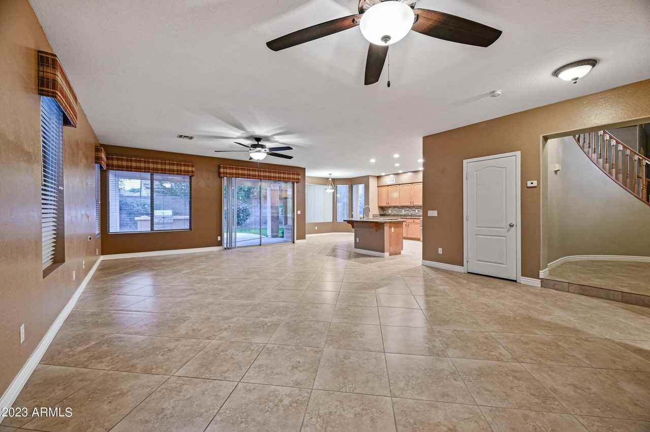 6780 W Amigo Dr - Photo 5 of 44