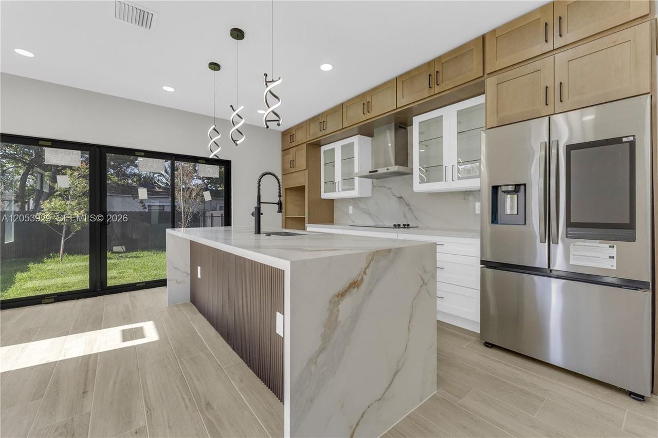1816 Nw 49th St - Photo 5 of 37