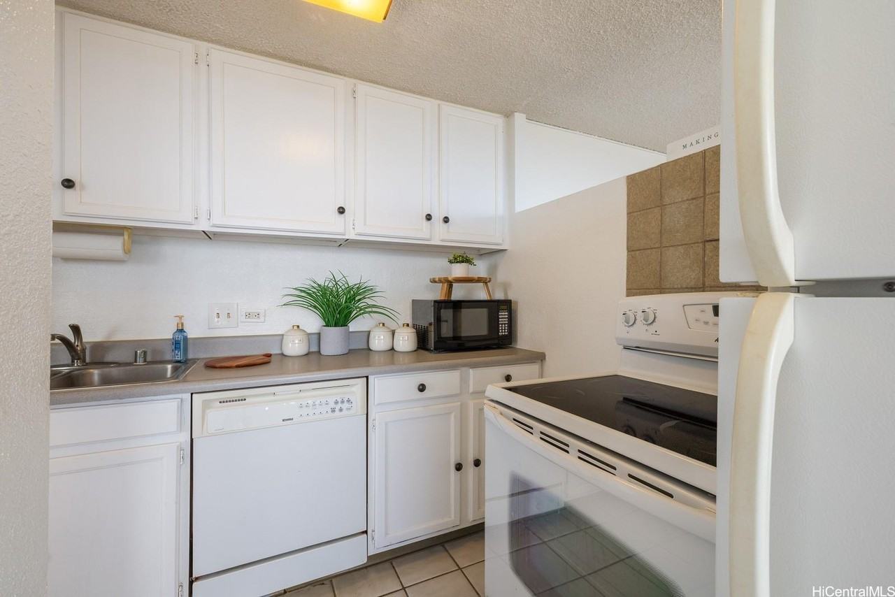 Kaonohi St #3402 - Photo 6 of 25