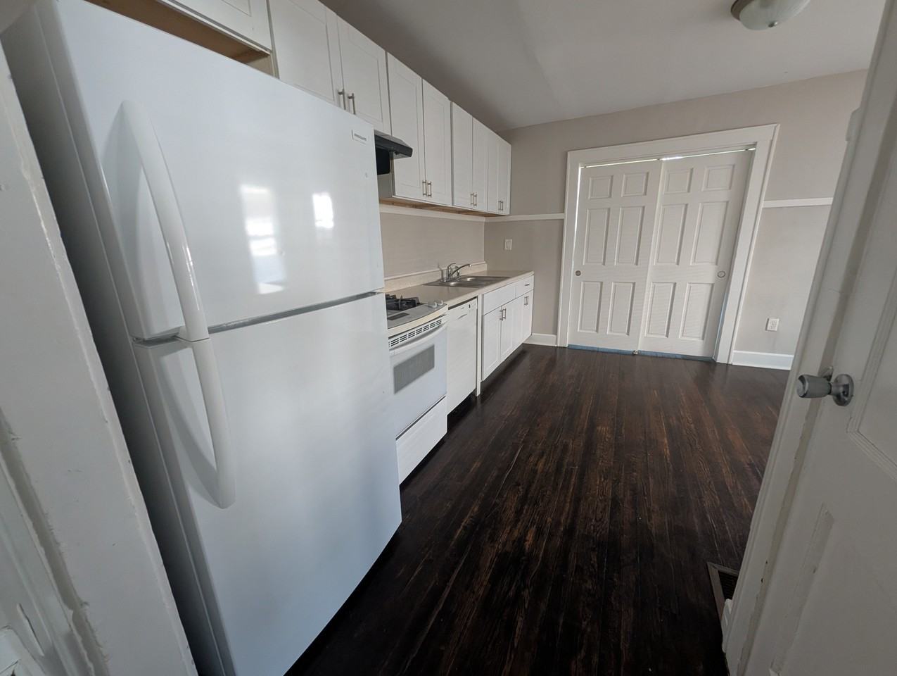 530 Eastern Ave - Photo 5 of 12