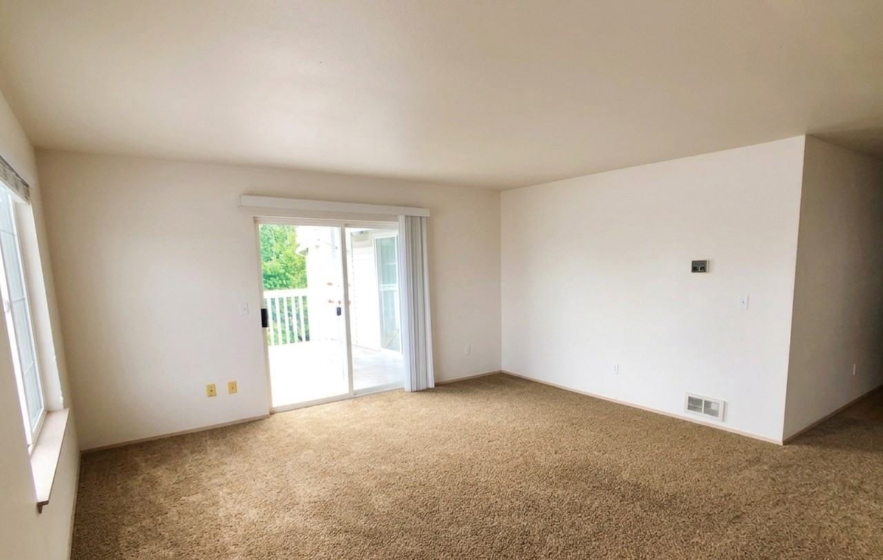 2257 Skyline Ln W - Photo 4 of 10