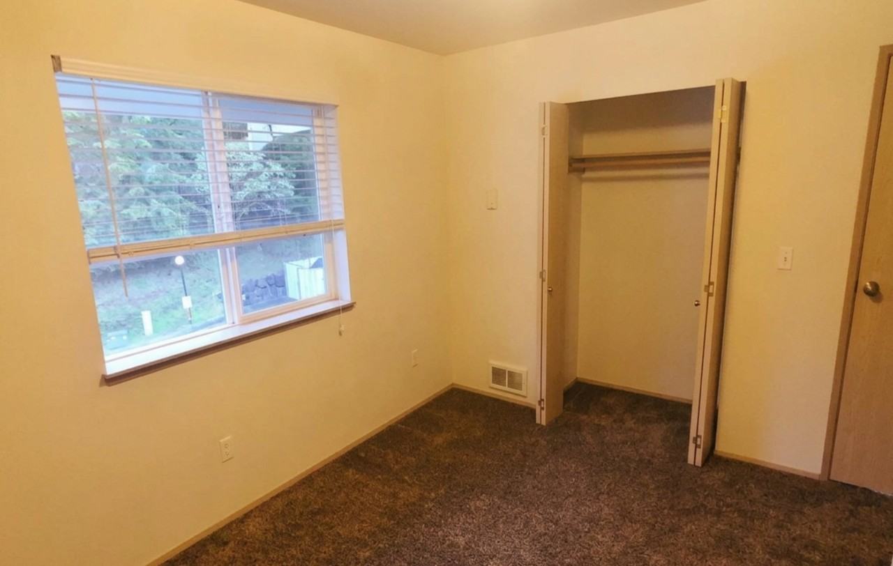 2257 Skyline Ln W - Photo 6 of 10
