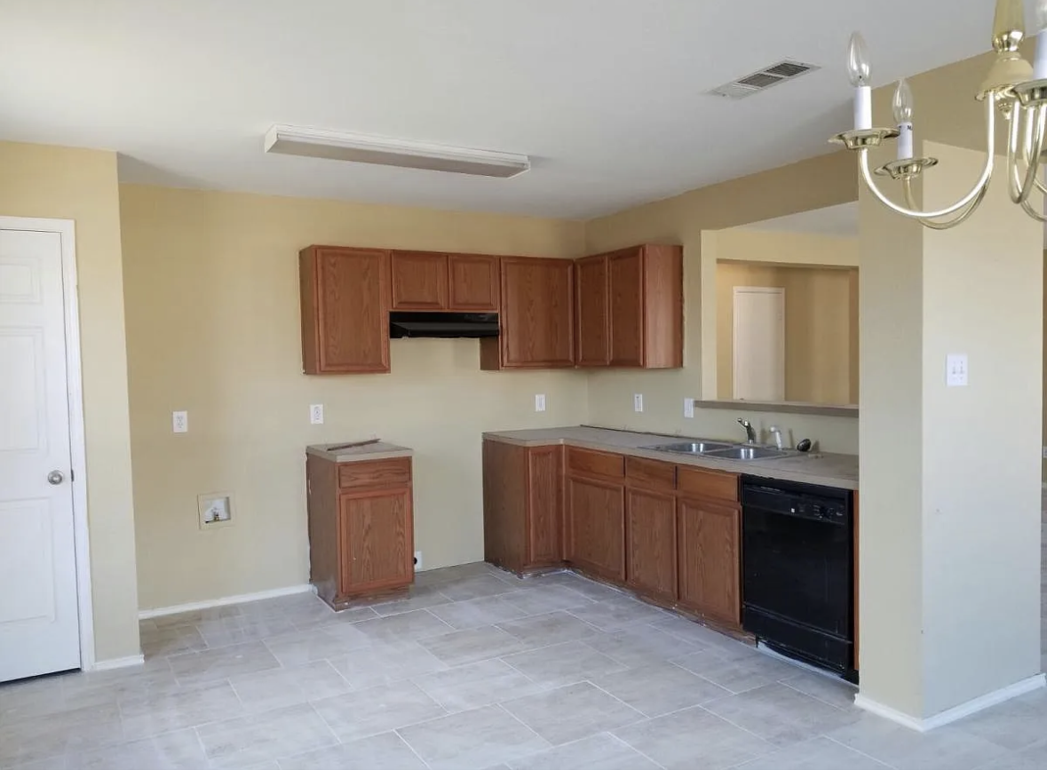 1322 Hayes St - Photo 2 of 3