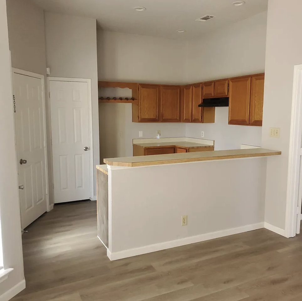 815 Tifton Ct - Photo 2 of 4