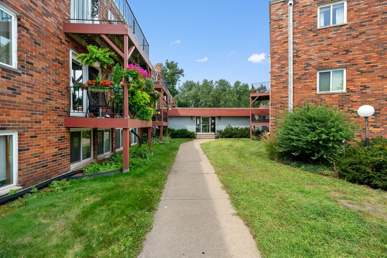 5980 Anna Ave Ne #307 - Photo 7 of 8