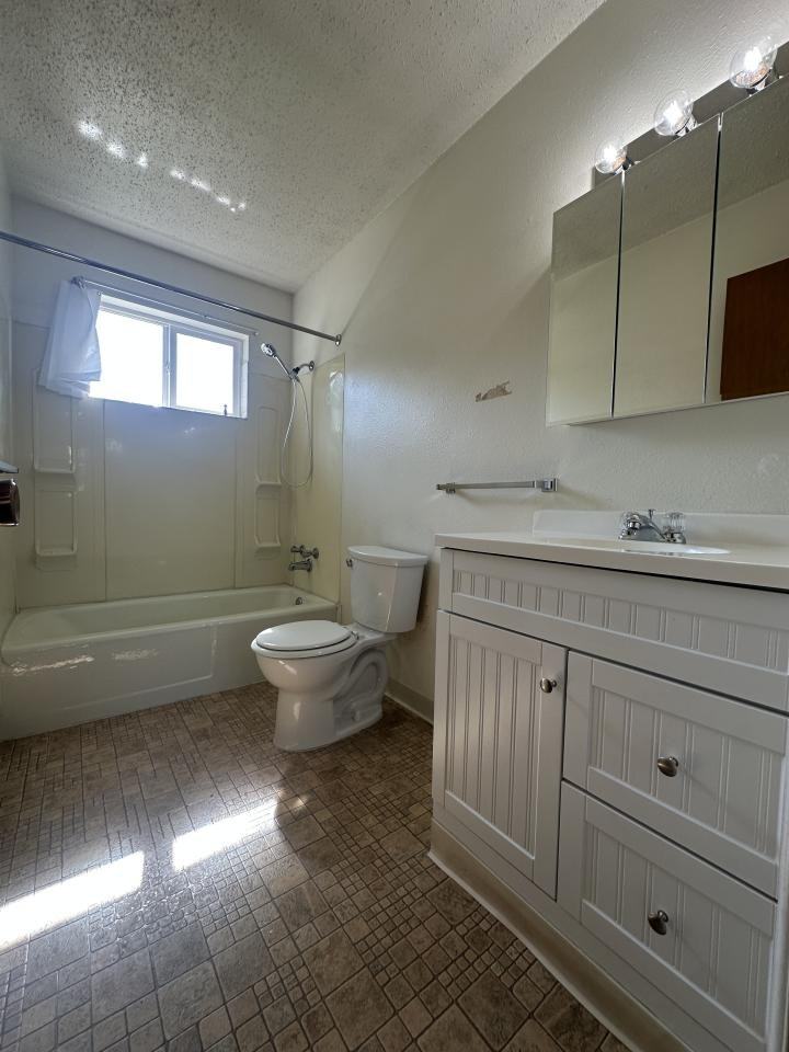 2020 Alderson Ave #4 - Photo 5 of 6