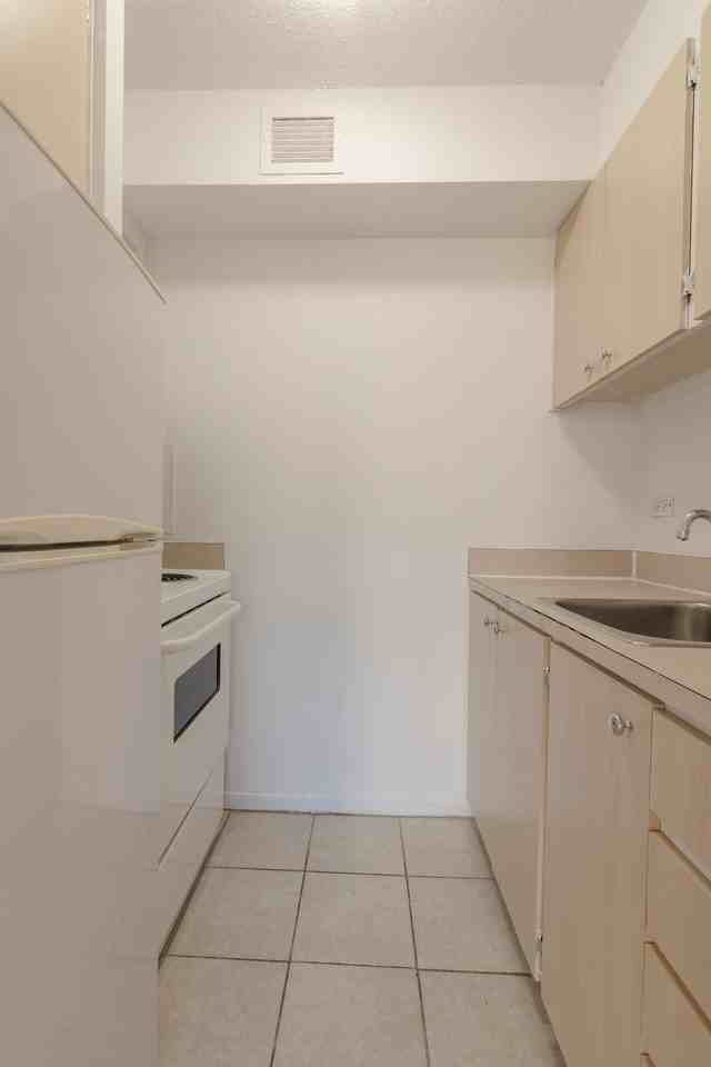 1975 Boul De Maisonneuve O — photo 2