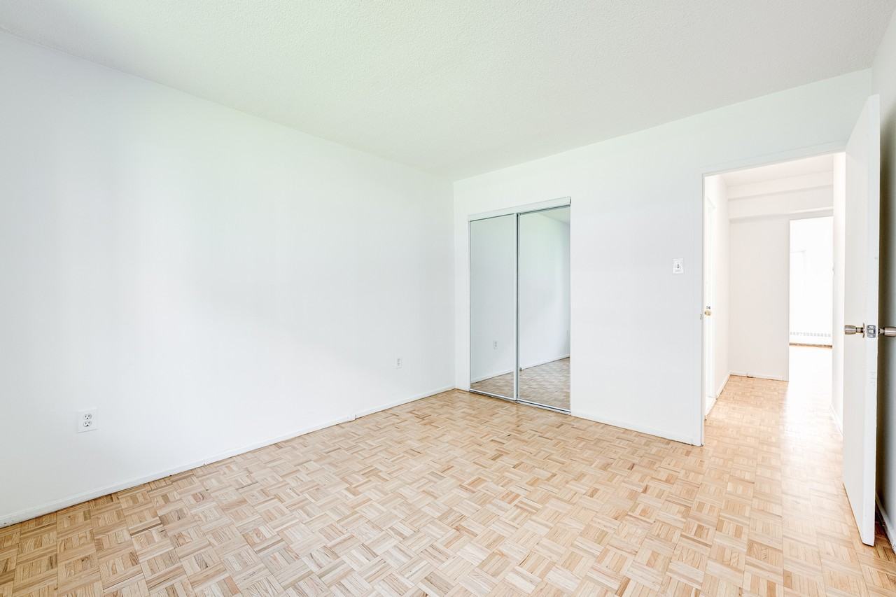 390 Boul De La Côte-Vertu — photo 2