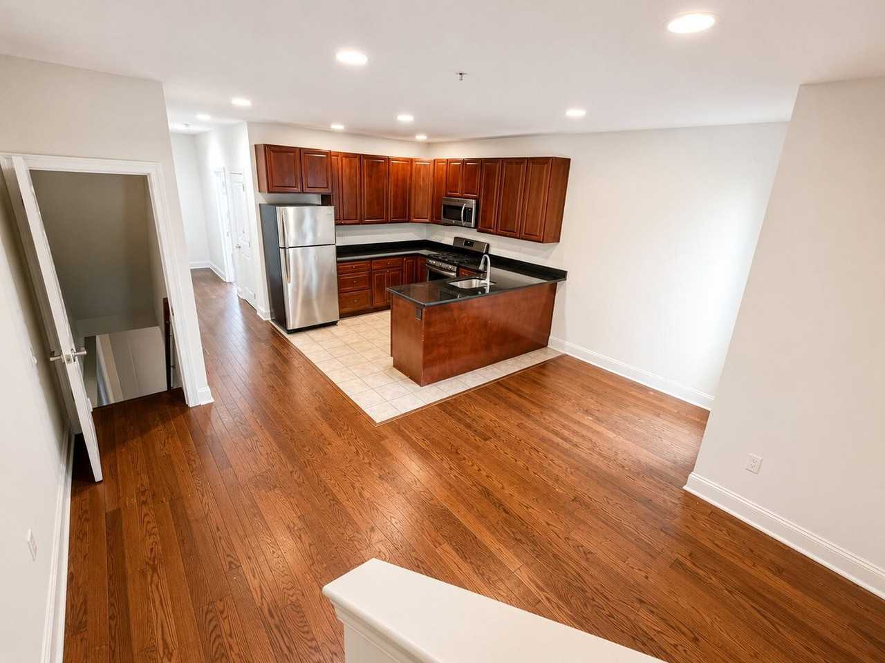 1912 N 17th St - Photo 4 of 19