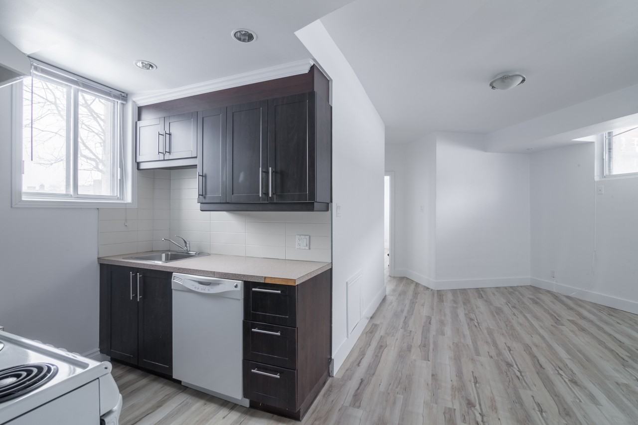 3014 Av Van Horne — photo 1