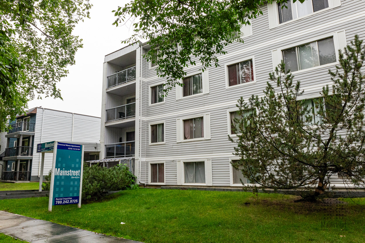 Pinewood Manor Apartments - Photo 3 of 7
