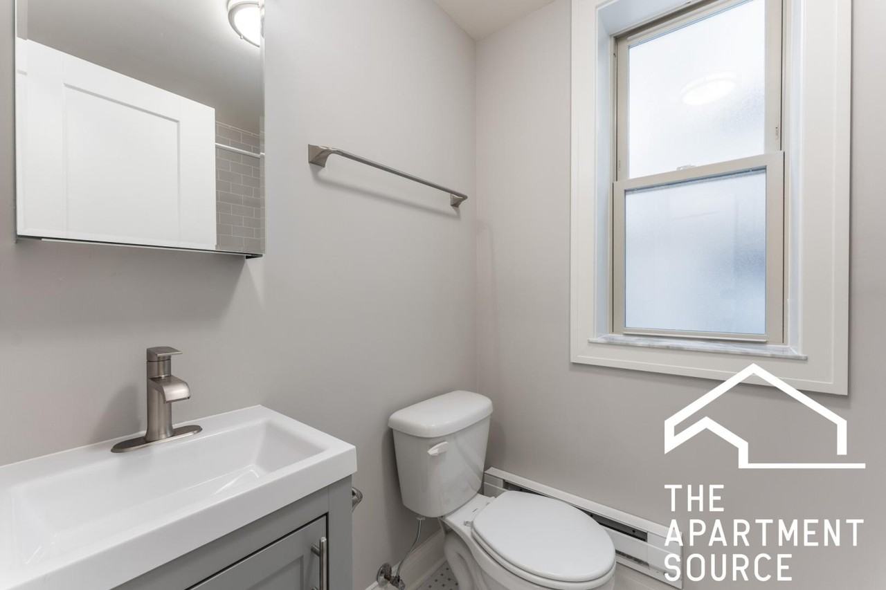 640 W Wrightwood Ave #205 - Photo 5 of 11