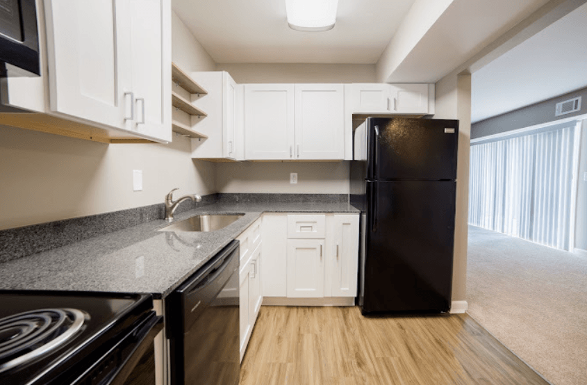 7 Pointe Apartments - Photo 2 of 38