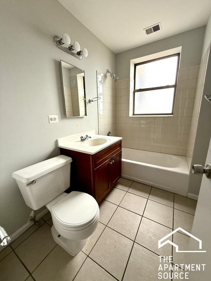 6141 S Woodlawn Ave #3 - Photo 7 of 22