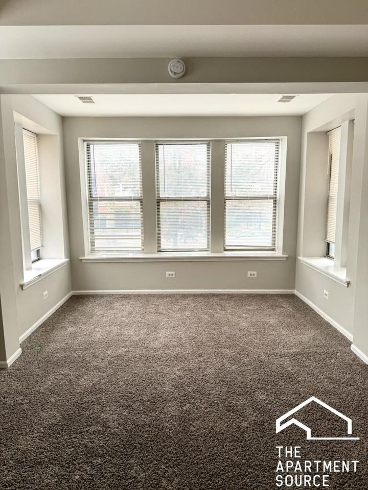6143 S Woodlawn Ave #1 - Photo 2 of 18