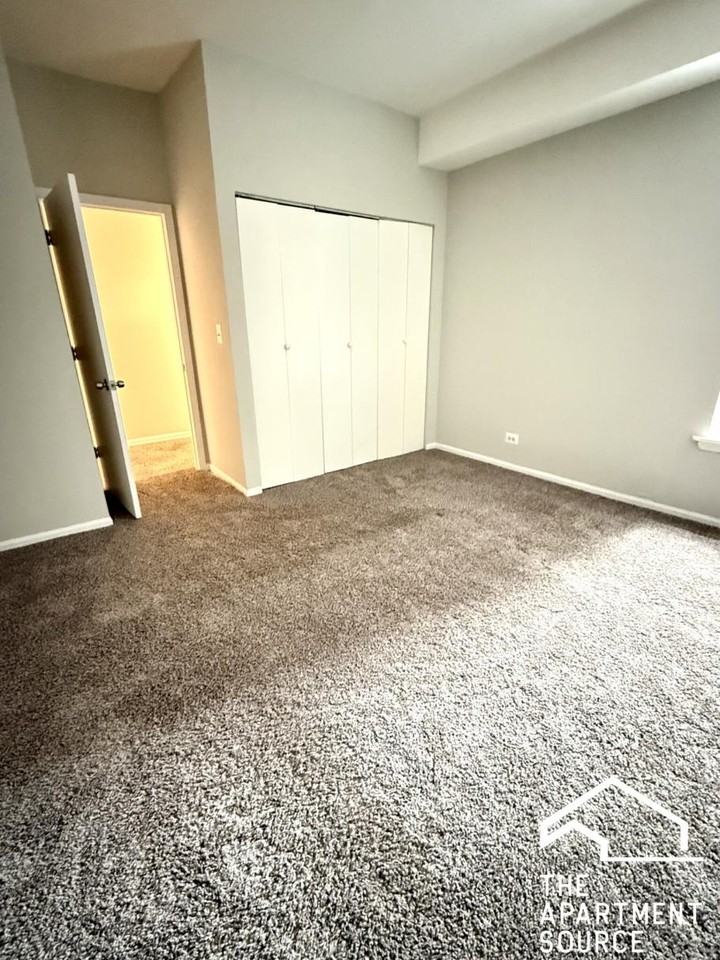 6143 S Woodlawn Ave #1 - Photo 4 of 18