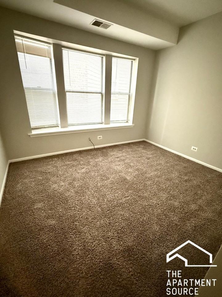 6143 S Woodlawn Ave #1 - Photo 6 of 18