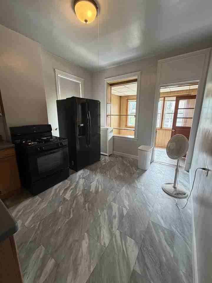 1249 W Newport Ave - Photo 5 of 16