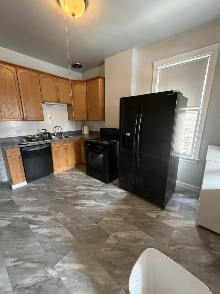 1249 W Newport Ave - Photo 6 of 16