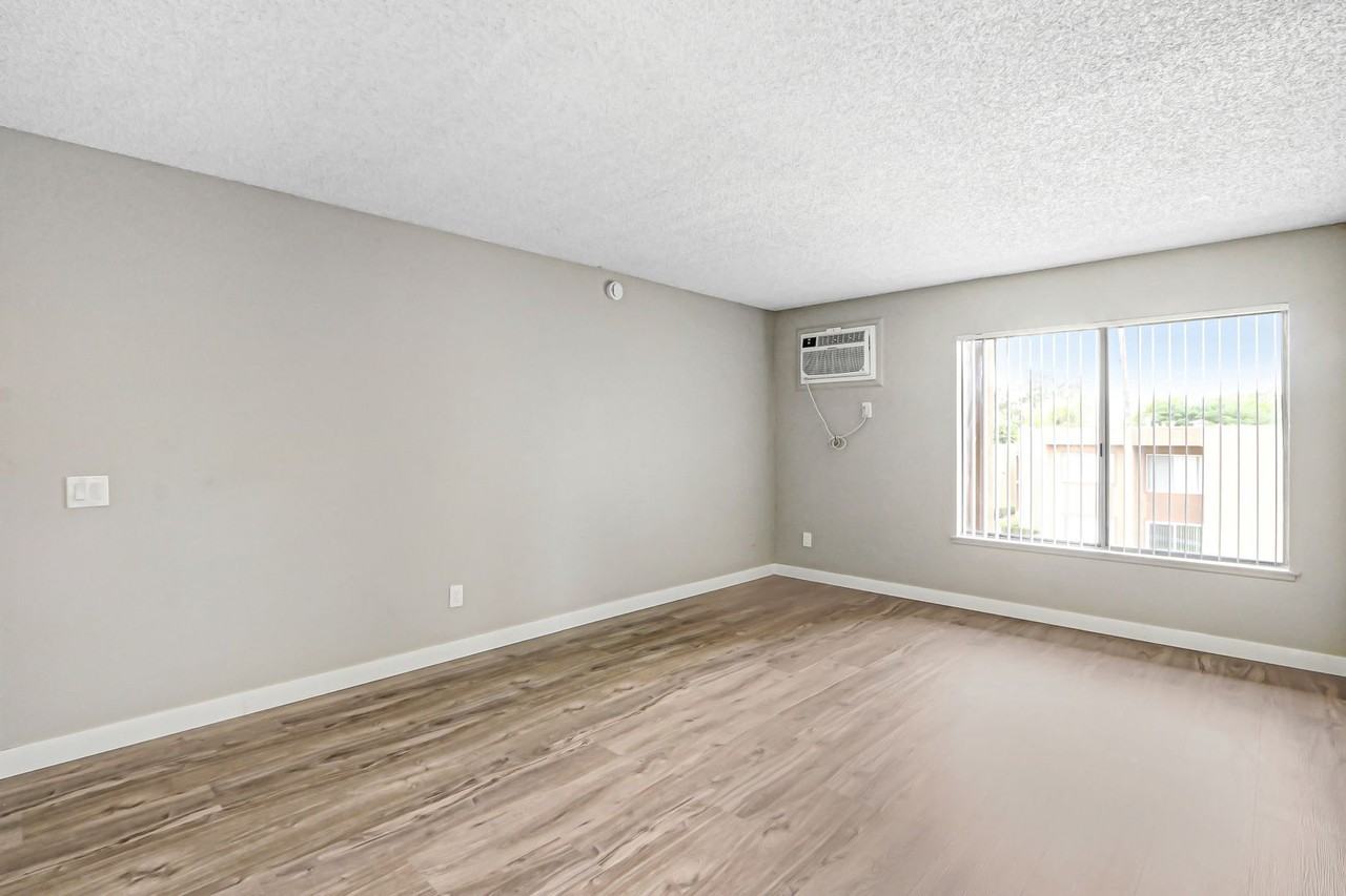 Springbrook Park Apartments - Photo 6 of 26
