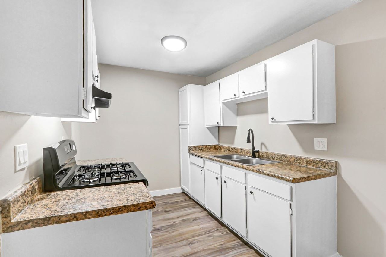 Springbrook Park Apartments - Photo 7 of 26
