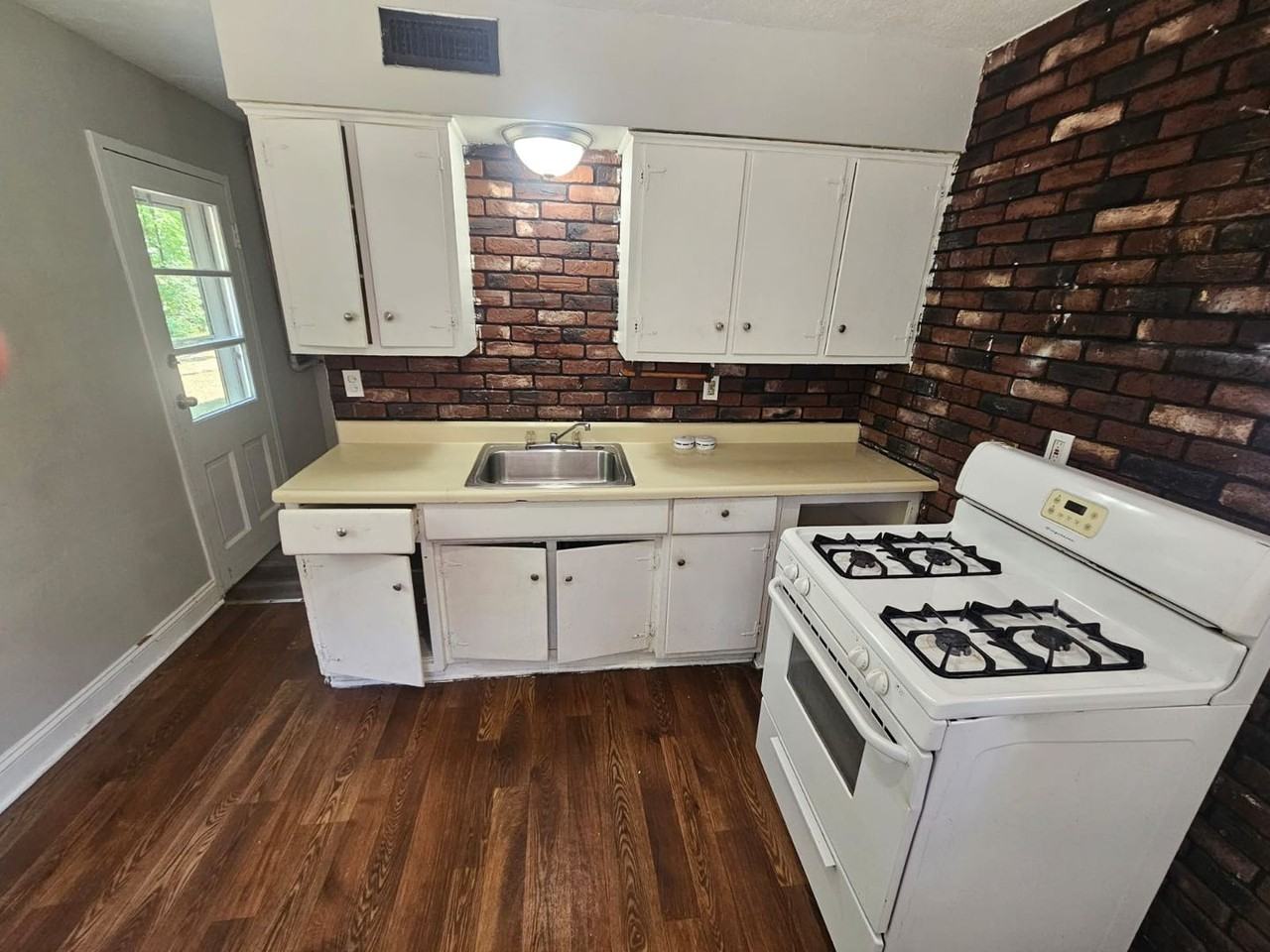 199 Dalepark Dr - Photo 3 of 15