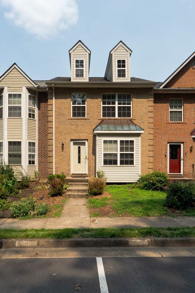 413 Lakeview Ct